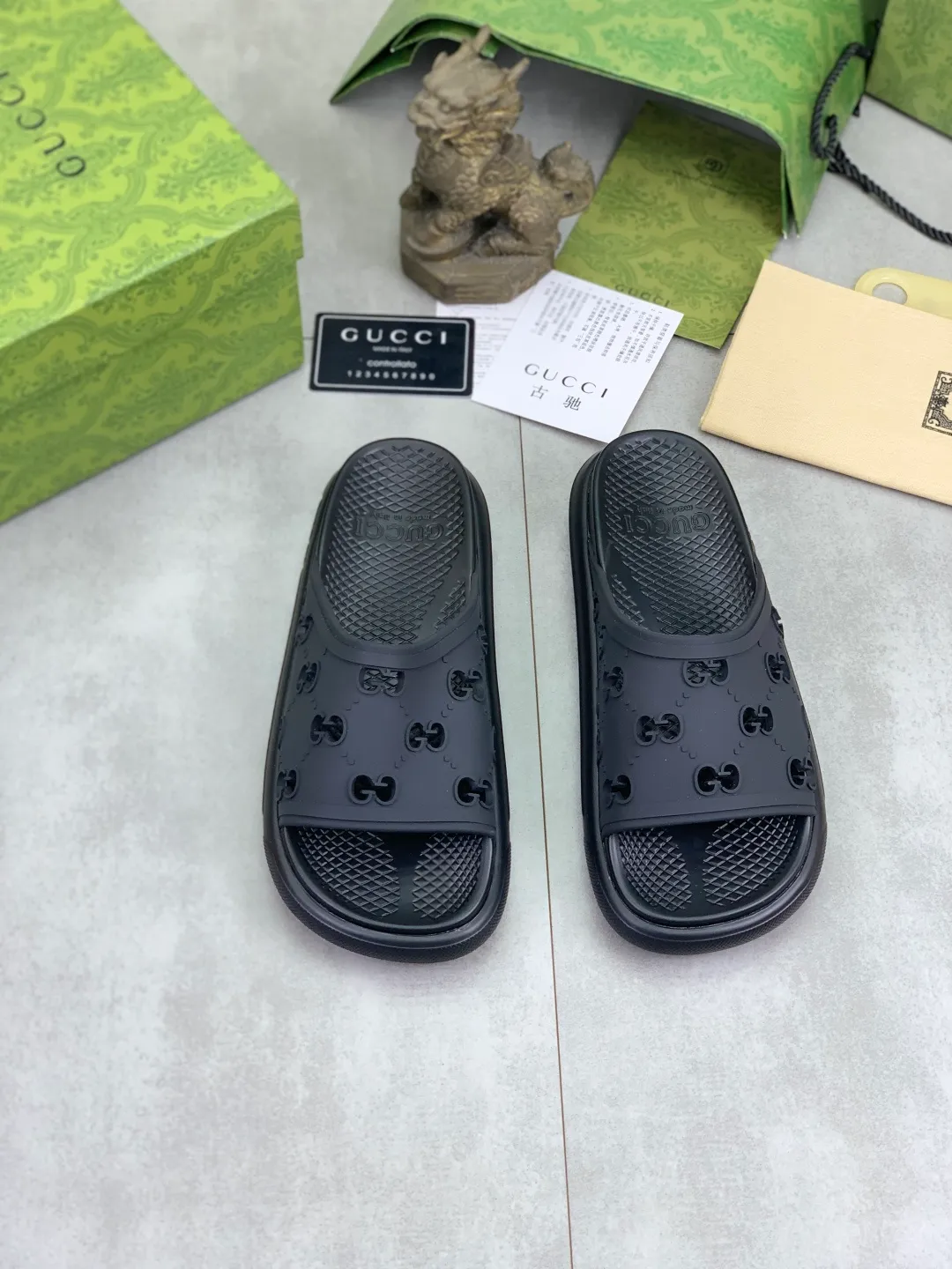 Men's Men's Shoes 💰P300💰[New Style] High Version 🎁🎁🎁 GUCCI New Year of the Snake casual slippers, original official website, perfect workmanship, transmitting a kind of noble luxury, sublimating its definition of luxury in Gucci's high-end extraordinary craftsmanship. Original Gucci double G combination outsole, code number: 35-46, complete package